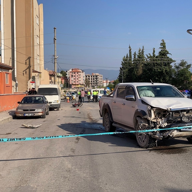 Burdur'da pikapla motosikletin çarpıştığı kazada 1 kişi öldü, 1 kişi yarala...
