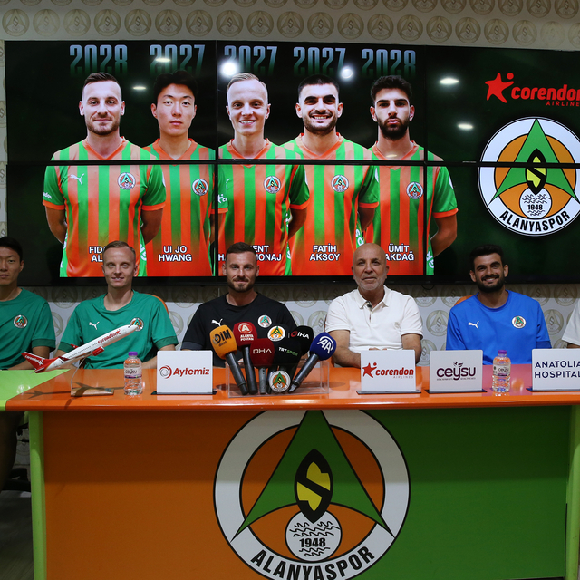 Alanyaspor'da 5 futbolcunun sözleşmesi uzatıldı