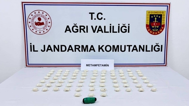 Ağrı'da üzerlerinde uyuşturucu ele geçirilen 2 şüpheli gözaltına alındı