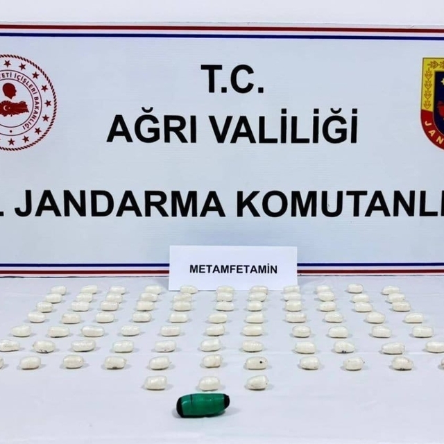 Ağrı'da üzerlerinde uyuşturucu ele geçirilen 2 şüpheli gözaltına alındı