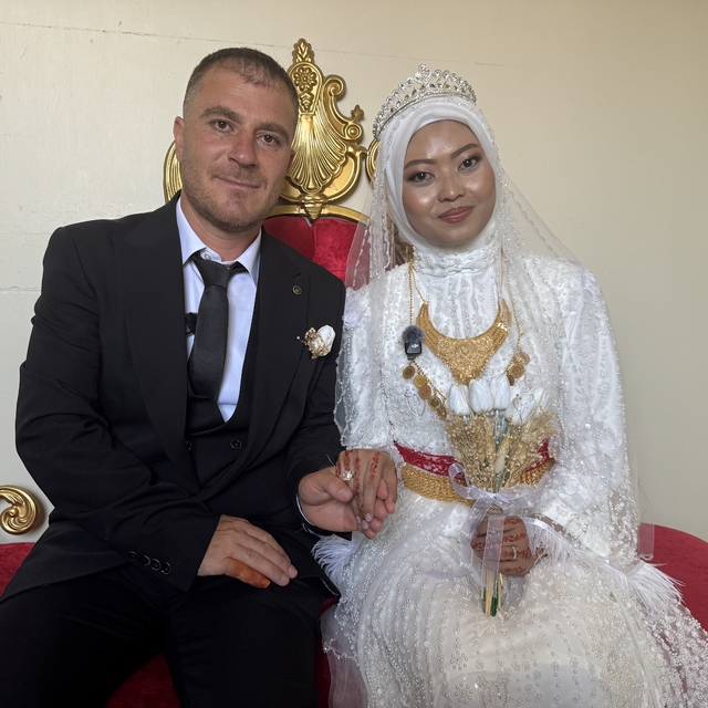 Endonezya'dan Hakkari'ye gelin geldi