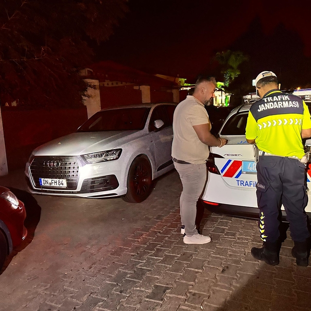 Fethiye'de hatalı sollama anı sosyal medyada paylaşılan sürücüye ceza kesil...