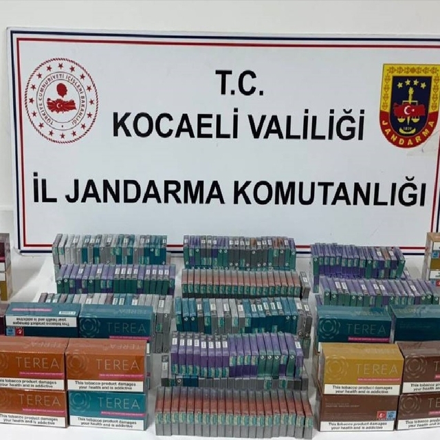 Gebze'de 5 milyon TL değerinde elektronik sigara ele geçirildi; 4 gözaltı