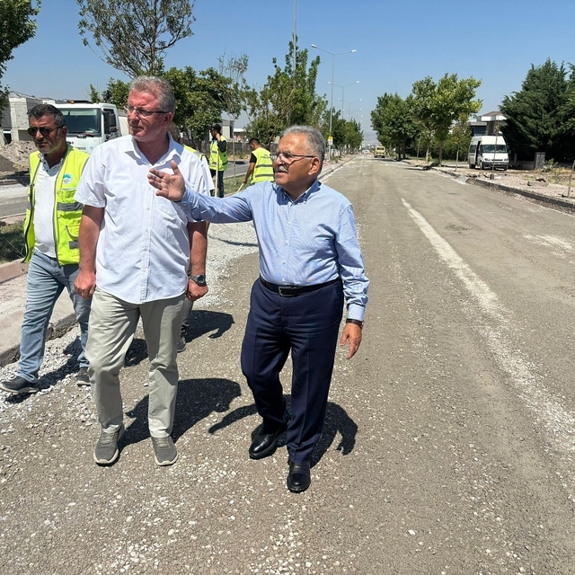 Büyükkılıç, Şehit Komandolar Caddesi'nde devam eden yol çalışmalarını incel...