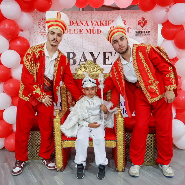 Mersin'de 529 yıllık gelenekle 33 çocuk sünnet edildi