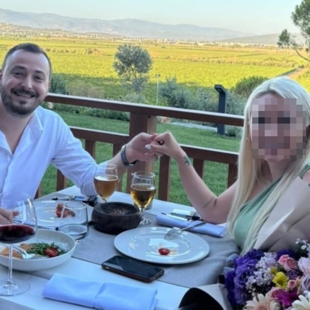 Hafif ticari aracın çarptığı motosikletin sürücüsünün öldüğü kaza kamerada...