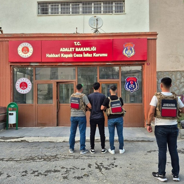 Hakkari'de 2 firari hükümlü Esendere Gümrük Kapısı'nda yakalandı