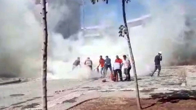 Park halindeki otomobil yandı