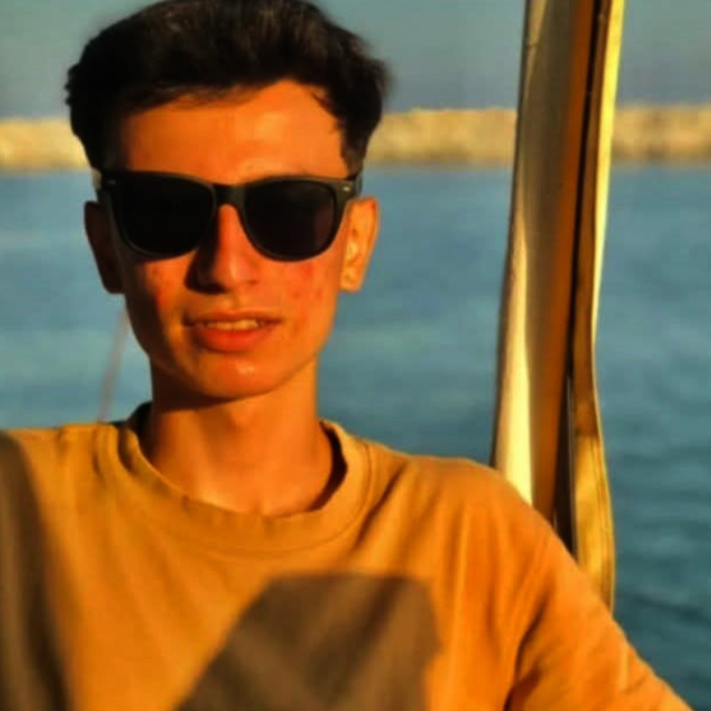 Motosikletiyle kaza yapıp yola savrulan Mustafa'ya otomobil çarptı