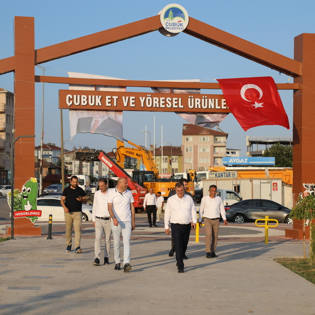 Çubuk Belediye Başkanı Demirbaş'tan yöresel ürün pazarına ziyaret