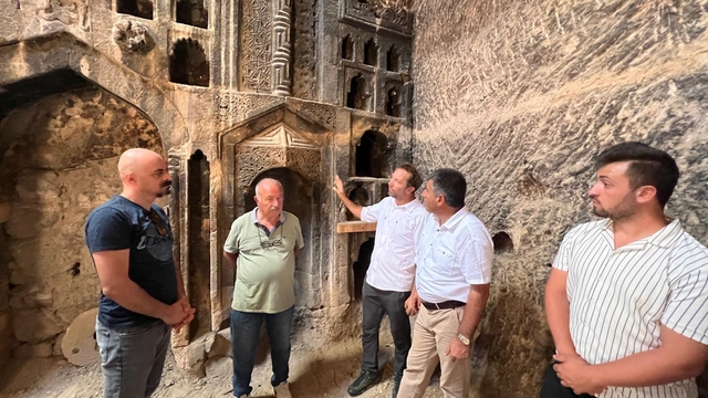 Nevşehir'de kayadan oyma odunluğun, 6 asırlık ibadethane olduğu ortaya çıktı