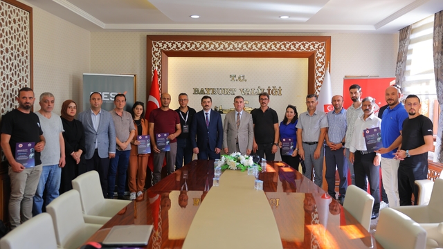 Bayburt'ta gazetecilere "Yapay Zeka Destekli Medya Uzmanlığı Eğitimi" verildi