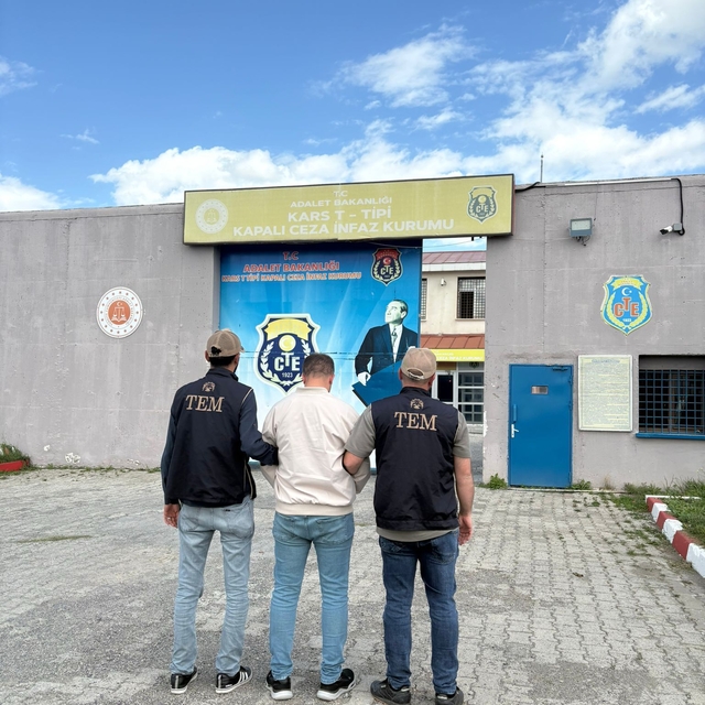 Kars'ta darbe girişimi gecesinde tankla dışarı çıkan firari FETÖ hükümlüsü...