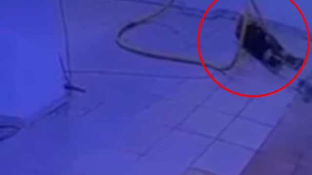 Su tahliyesi sırasında akıma kapılan kapıcının ölüm anı kamerada
