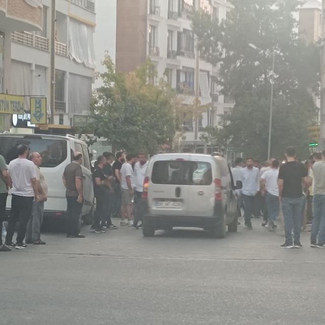 Kırtasiyesini kapatırken maskeli kişilerin silahlı saldırısında yaralandı