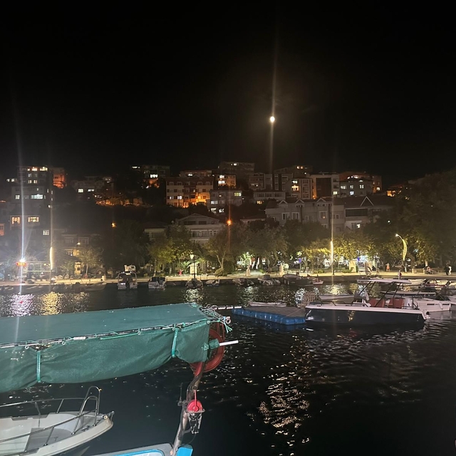 Marmara Adası açıklarında parçalanmış halde bulunan teknedeki kişi aranıyor