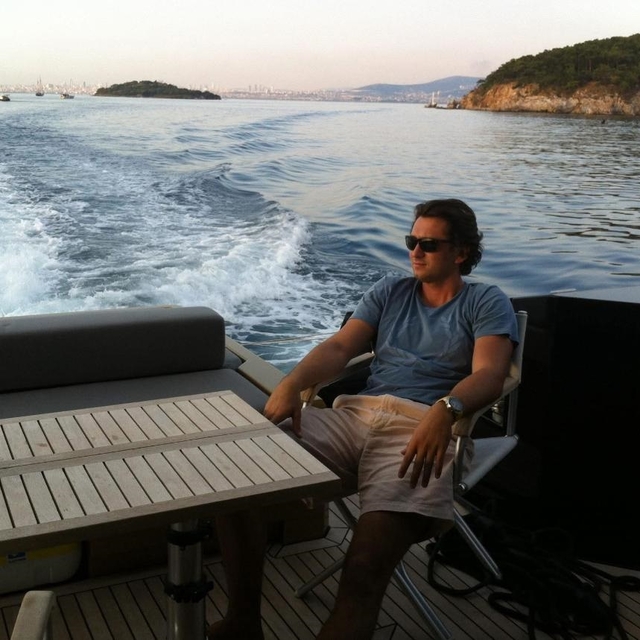 Yalova'dan Yunanistan'a açılan iş insanın teknesi parçalanmış bulundu, kend...