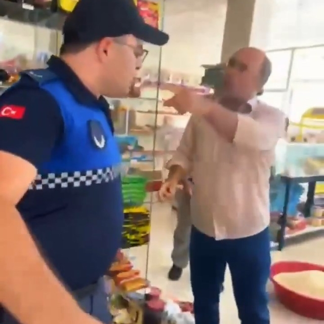 Daha önce de 'tarihi geçmiş' ürün satan marketçi, zabıtalara saldırdı; o an...