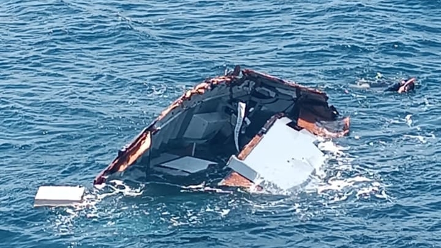 Yalova'dan Bozcaada'ya gitmek için açıldığı teknesi parçalanmış halde bulunan iş insanı aranıyor