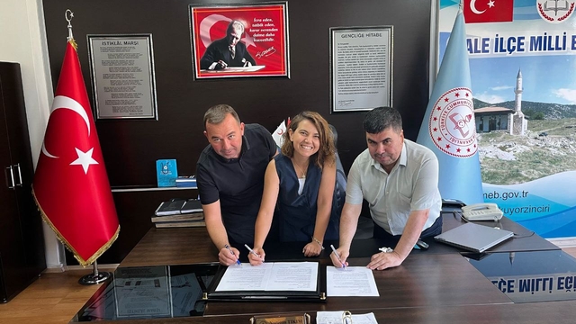 Kale'de hayırseverden eğitime destek