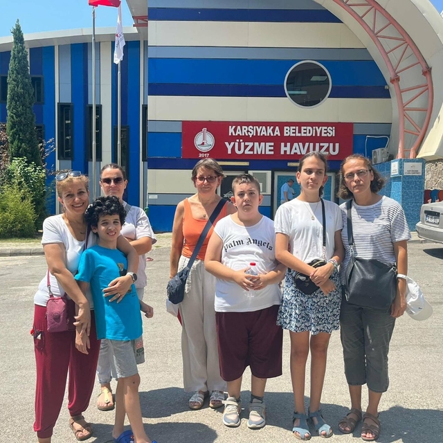 Belediye havuzunda otizmli çocuklar için yüzme dersi iptaline tepki