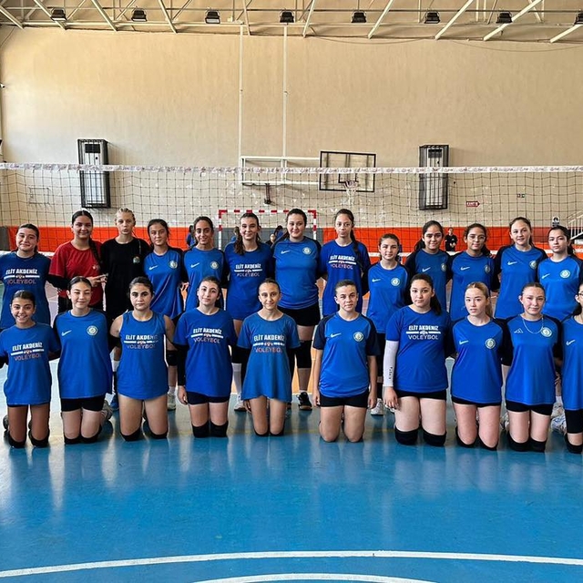 Elmalı'da kız voleybol takımı kuruldu