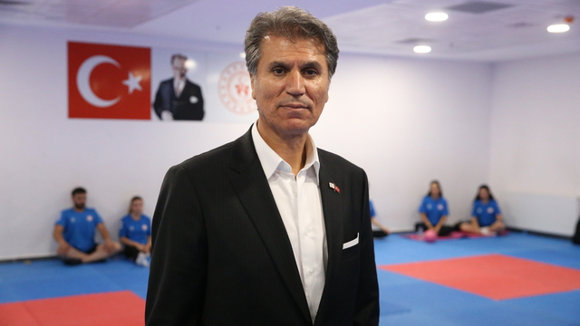 Milli sporcular curlingde olimpiyat kotası peşinde
