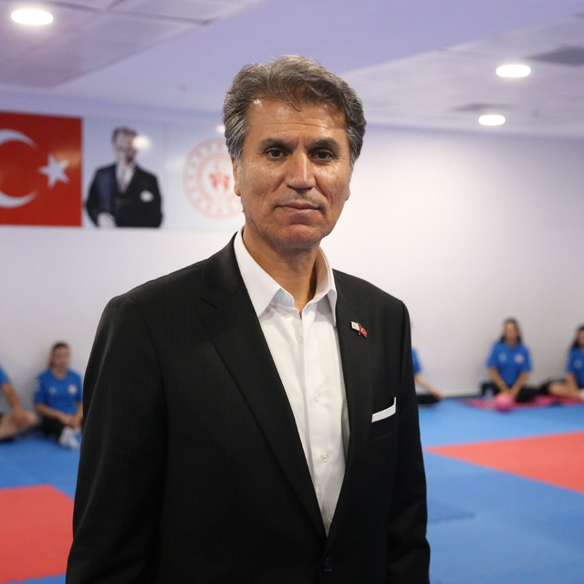 Milli sporcular curlingde olimpiyat kotası peşinde