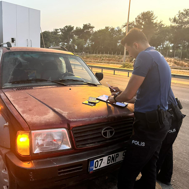 Eski nişanlısı 'çalındı' diye şikayet etti, polis ortak alınan aracı trafik...