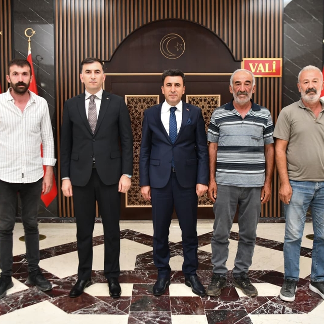 Tunceli'de yıldırım düşmesi sonucu koyunlarını kaybeden besicilere 2 milyon...