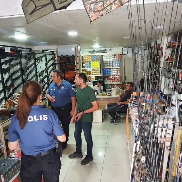 Kırşehir'de polisten "piroteknik" maddelere yönelik denetim