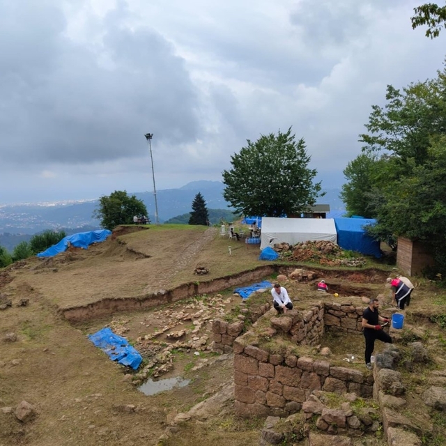 Ordu'daki 2 bin 300 yıllık Kurul Kalesi'nde arkeolojik kazı çalışmaları sür...