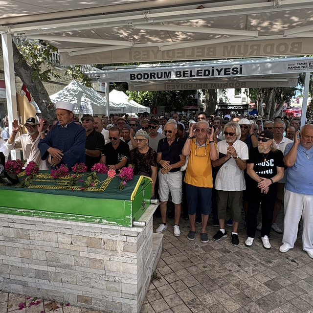 Bodrum'da hayatını kaybeden müzisyen Selçuk Alagöz için cenaze töreni düzen...