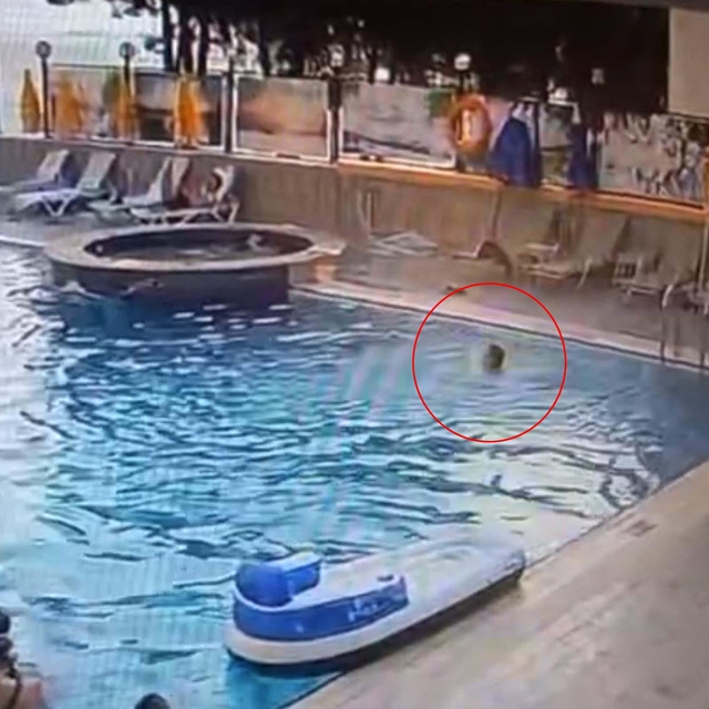 9 yaşındaki Ali, kaldıkları otelin havuzunda boğuldu