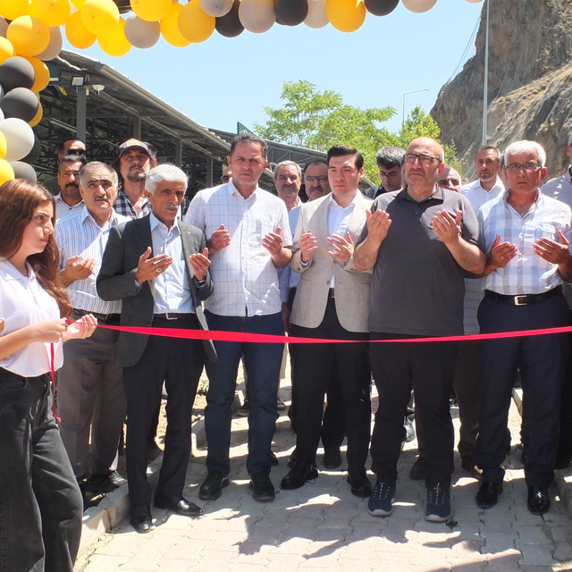 Keban'da bir iş yerinin açılışı törenle yapıldı