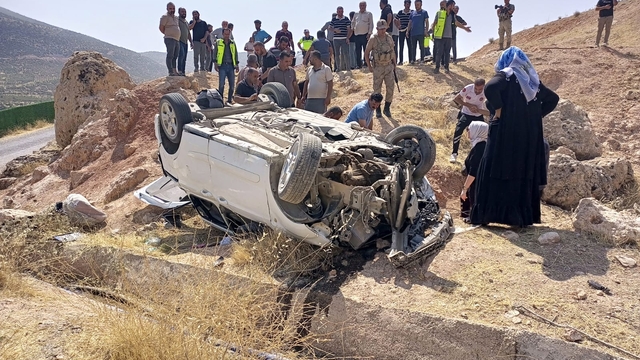 Şarampole devrilen hafif ticari araçtaki 7 kişi yaralandı