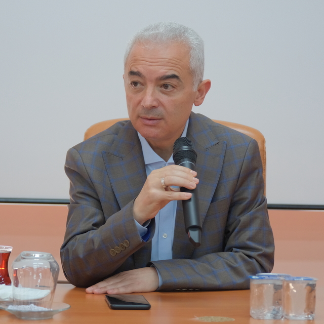 Kırklareli Valisi Turan, YKS'de başarılı olan öğrencilerle bir araya geldi: