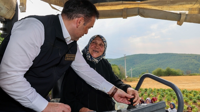 Bilecik Valisi Sözer, asfalt serim çalışmasını inceledi