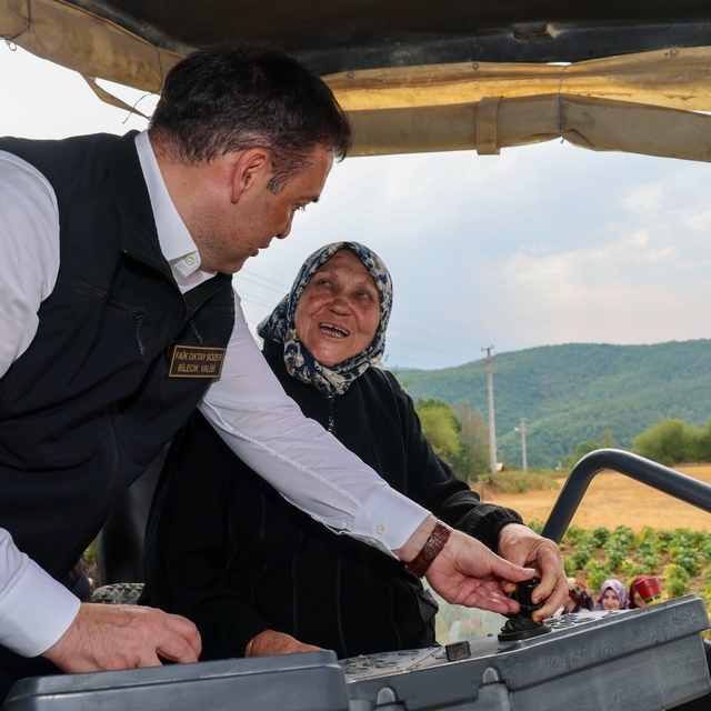 Bilecik Valisi Sözer, asfalt serim çalışmasını inceledi