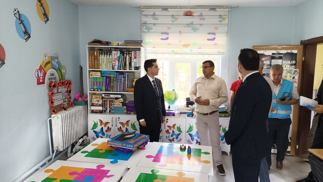 Karaman'da ilkokulun bakımı denetimli serbestlik yükümlüleri tarafından yapıldı