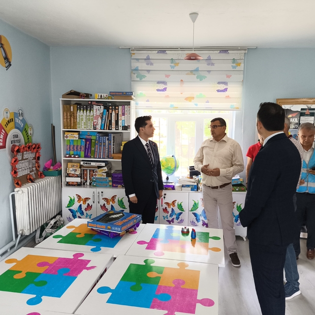 Karaman'da ilkokulun bakımı denetimli serbestlik yükümlüleri tarafından yap...