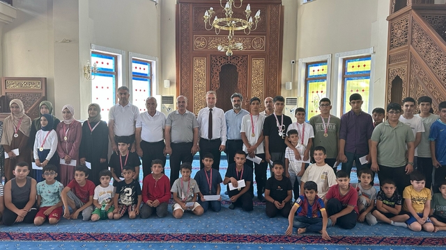 Kale'de Kur'an kurslarında başarılı olan öğrencilere ödül verildi