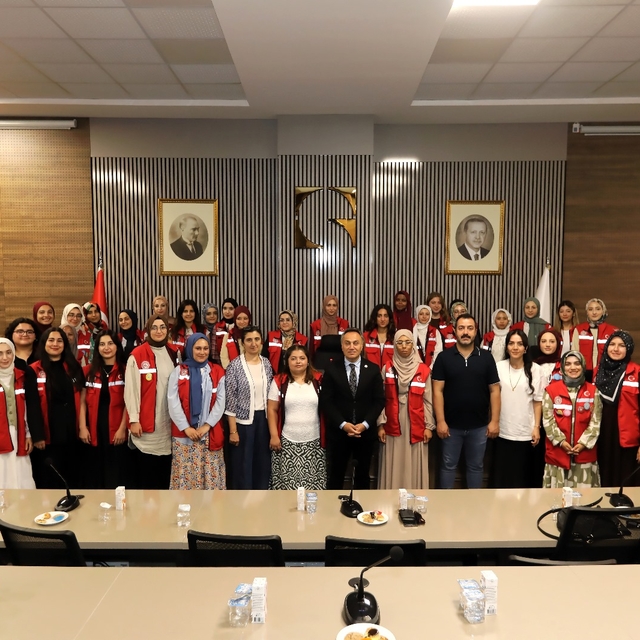 Gönüllü gençlerden TOGÜ Rektörü Yılmaz'a ziyaret