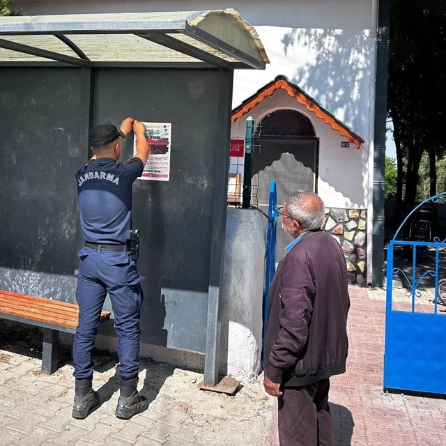 Kırşehir'de jandarma, afiş ve posterlerle vatandaşı yangınlara karşı uyardı