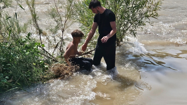 Siirt'te çaya giren 3 çocuktan 2'si kurtarıldı, 1'i kayıp
