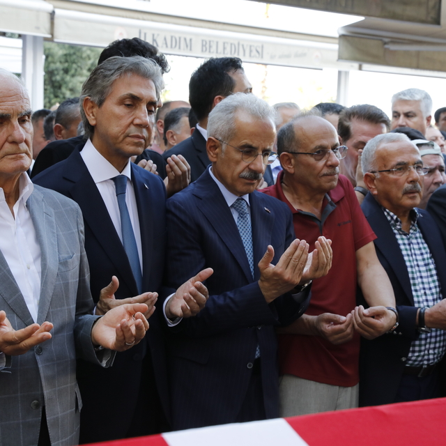 Eski Bayındırlık ve İskan Bakanı Mustafa Demir için Samsun'da cenaze töreni...