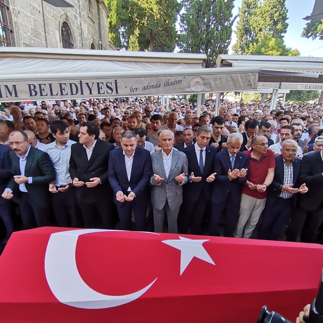Eski Bayındırlık ve İskan Bakanı Mustafa Demir hayatını kaybetti (2)
