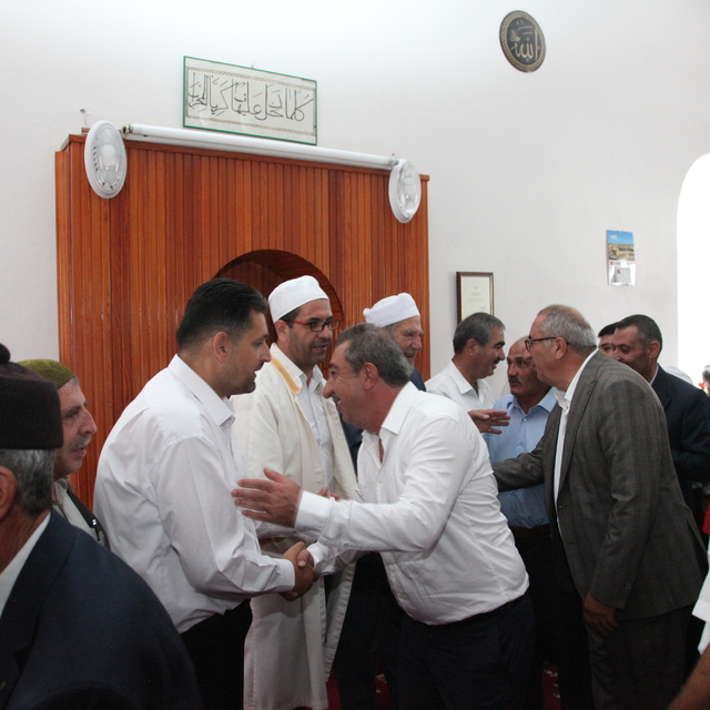 Bitlis'te kan davalı akrabalar, Kur-an-ı Kerim önünde el sıkışarak barıştı