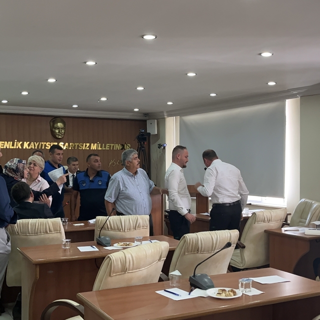 Burdur Belediye Meclisi toplantısında gerginlik yaşandı