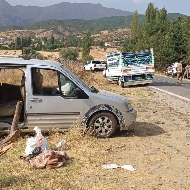 Bitlis'te kamyonet ile hafif ticari aracın çarpıştığı kazada 5 kişi yaralan...